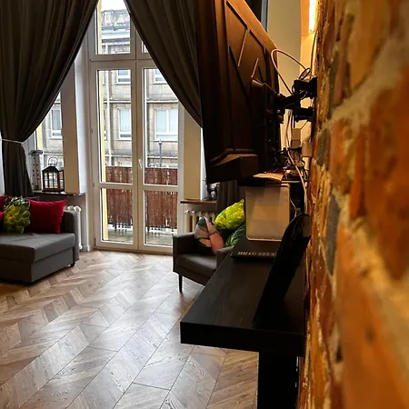 Loft Z Antresola I Balkonem W Centrum Lodzi Przystan Jednorozca Klimatyzacja Faktura Лодзь