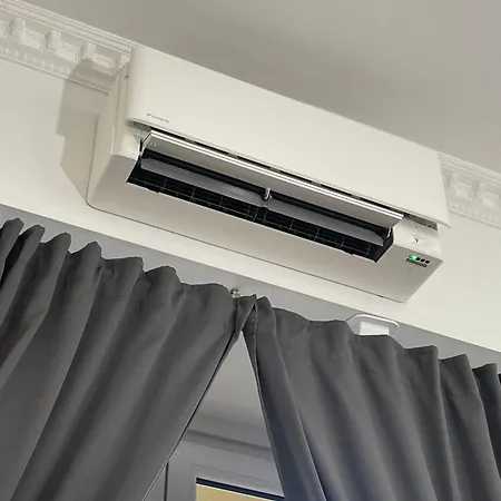 Loft Z Antresola I Balkonem W Centrum Lodzi Przystan Jednorozca Klimatyzacja Faktura Лодзь